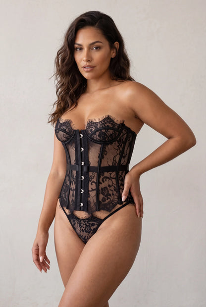 Tweedelige kanten corset – Liana Zwart