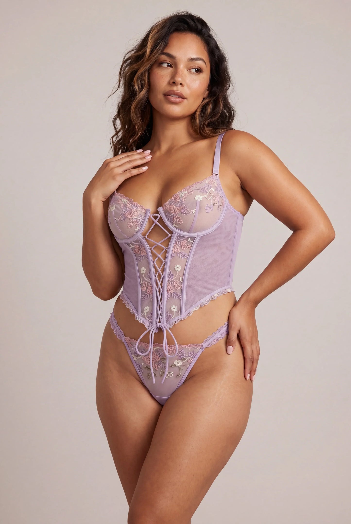 Tweedelige set – beugelkorset en bijpassende string – Elira
