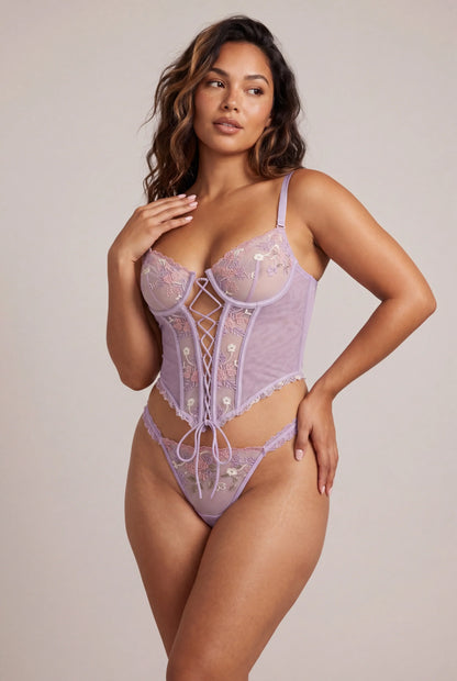 Tweedelige set – beugelkorset en bijpassende string – Elira